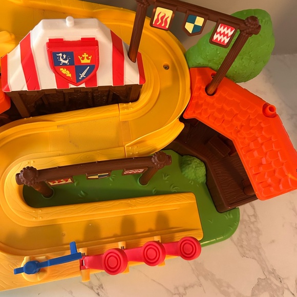 Fisher Price Little People Mike the Knight Klip Klop Arena - Picture 4 of 6